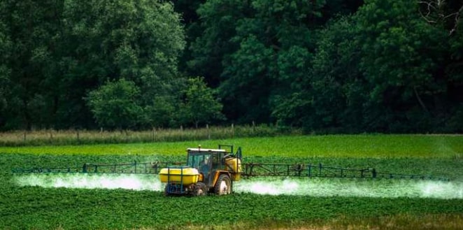 arrosage-champs-pesticides