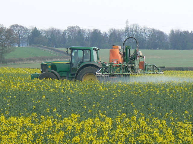 Crop_spraying_near_St_Mary_Bourne_-_geograph.org_.uk_-_392462