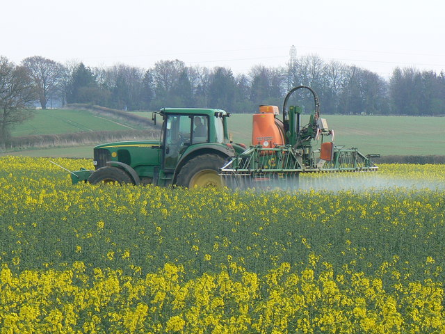 Crop_spraying_near_St_Mary_Bourne_-_geograph.org_.uk_-_392462