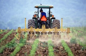 pesticides tracteur rouge Pixabay CC0