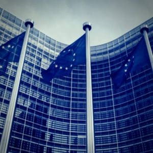 Photo de la commission européenne avec un filtre bleu