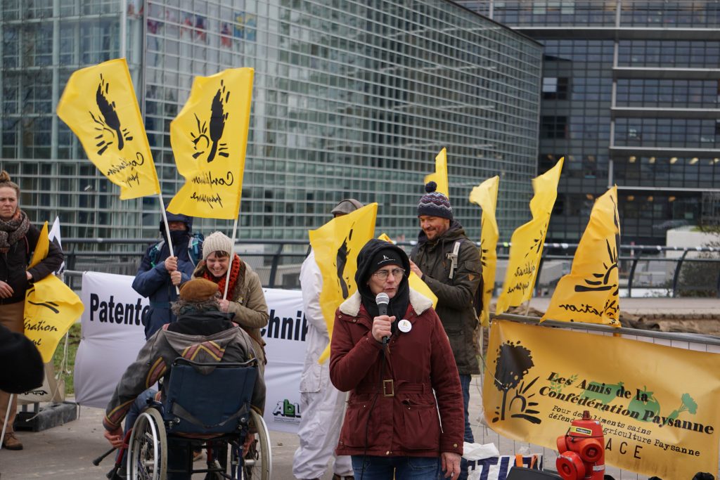 Sylvie Colas, secrétaire nationale de la Confédération Paysanne, prend la parole devant le Parlement européen pour le rejet du texte sur les nouveaux OGM.