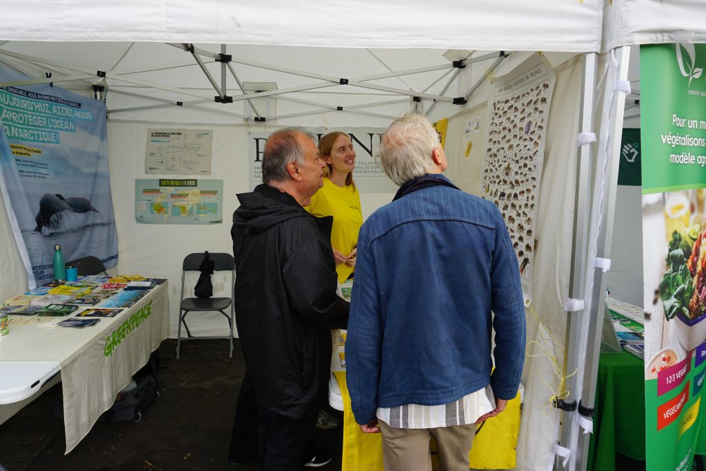 Sur place, nous avons eu l'occasion de présenter aux visiteurs les missions de POLLINIS et de partager nos combats pour la défense des pollinisateurs